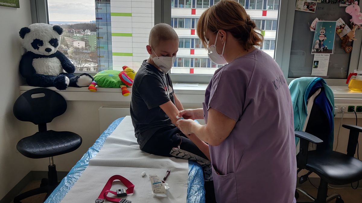 Malí pacienti unikli válce, svůj boj s rakovinou teď statečně vedou v Česku